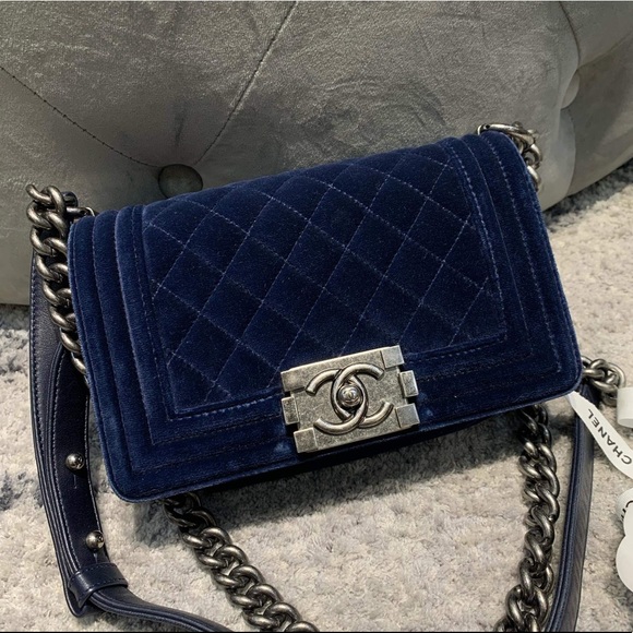 ⭐️SOLD⭐️Chanel Boy Flap Bag Quilted Velvet Small - Picture 6 of 15